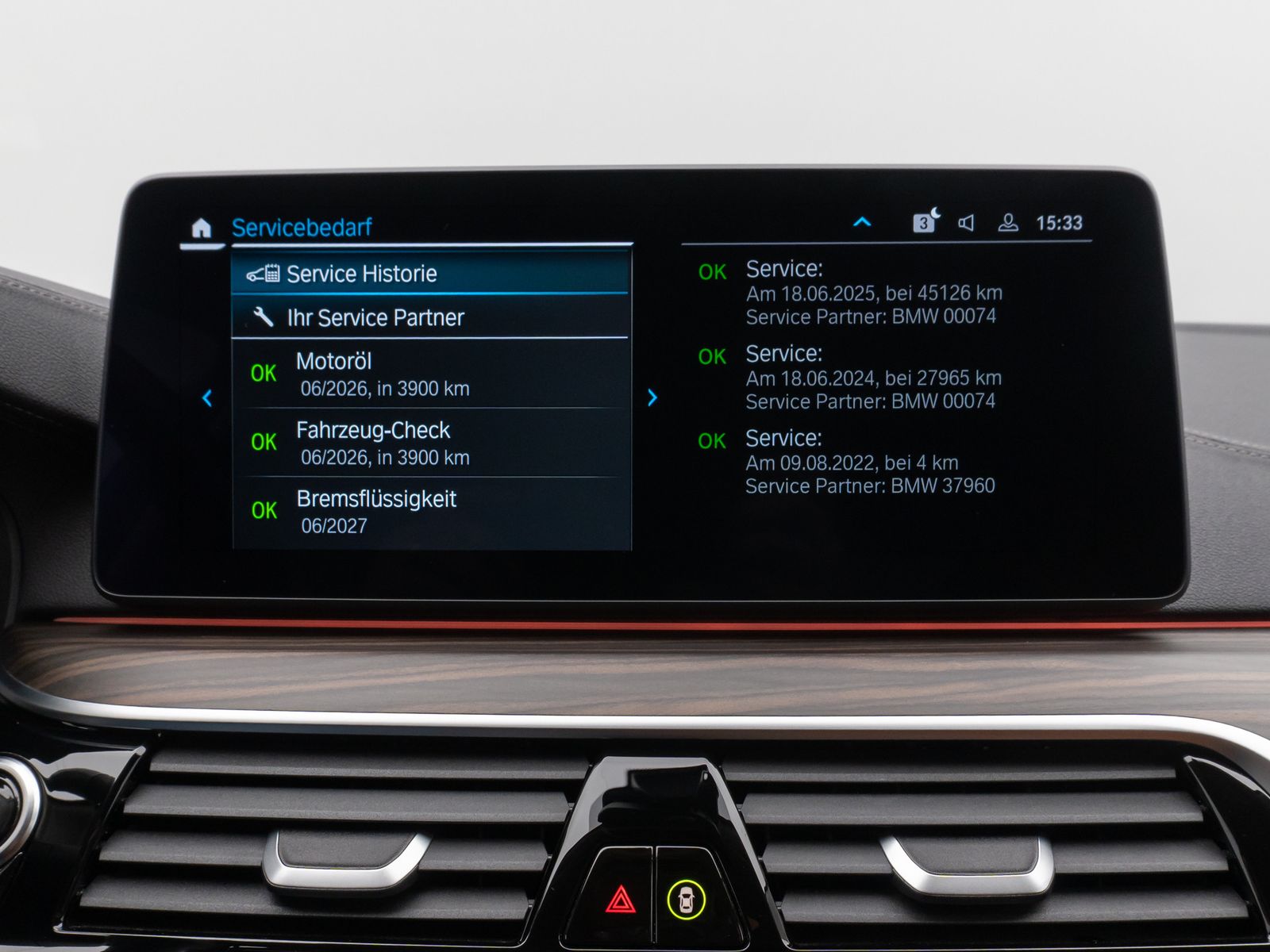 Fahrzeugabbildung BMW 530e xD LuxuryLine 360°HUD DAB AHK Komfort Sport