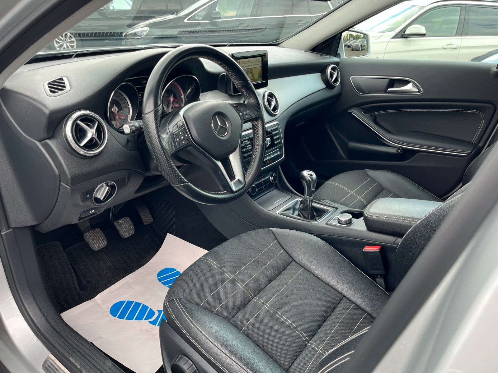 Fahrzeugabbildung Mercedes-Benz GLA 180 Urban Navi Xenon 2.HAND Leder SPORTSITZE