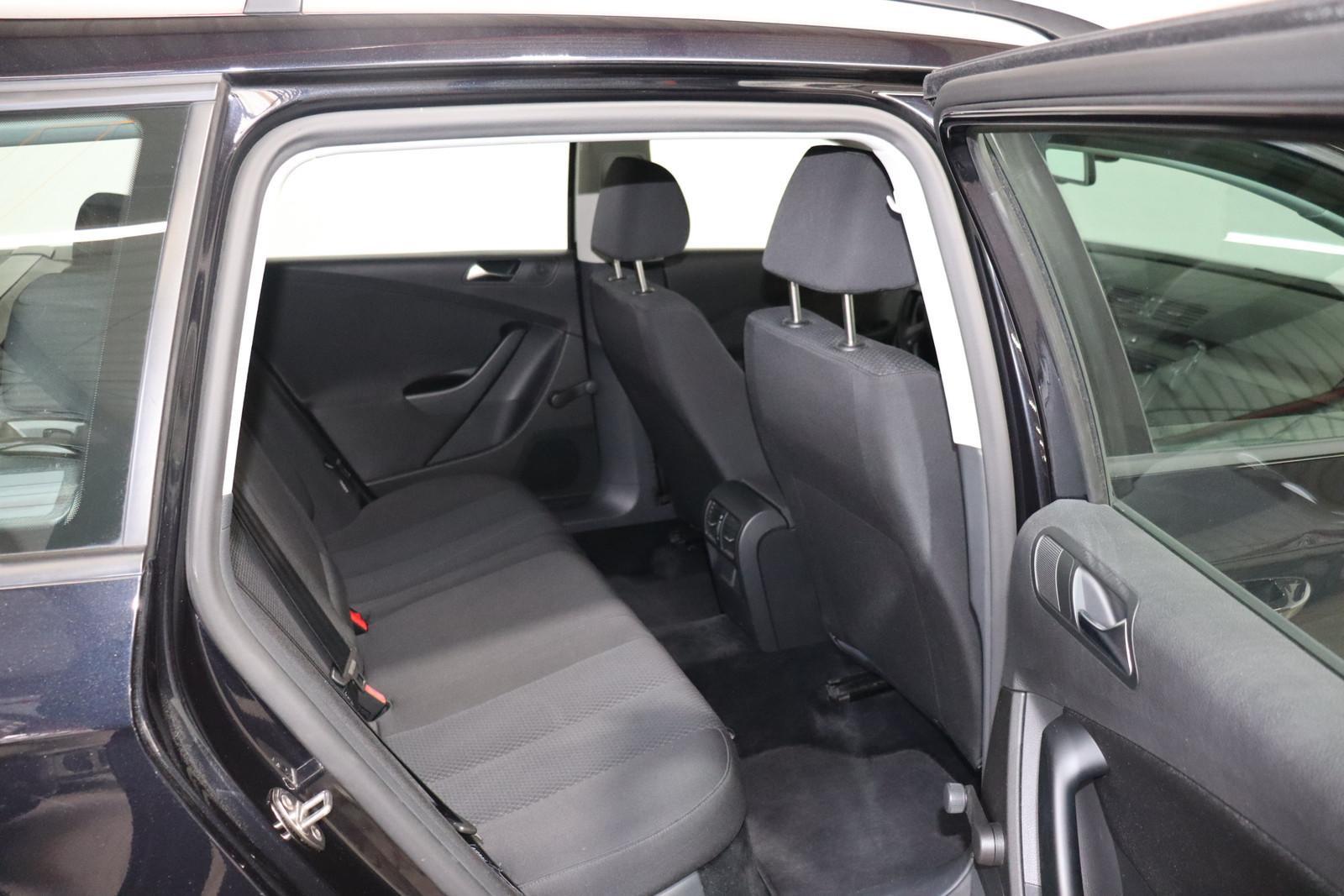 Volkswagen Passat 2009 — photo 13