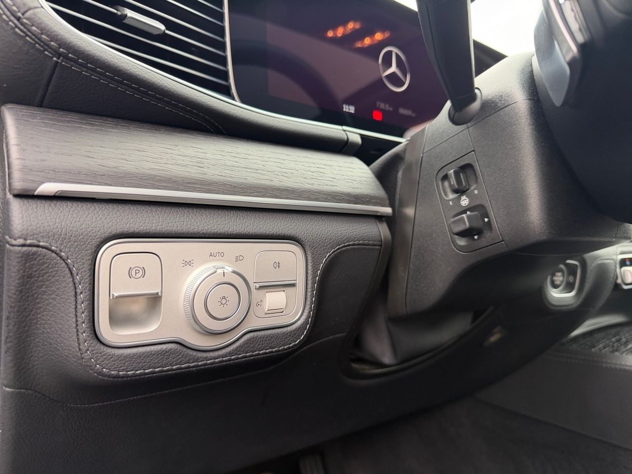 Fahrzeugabbildung Mercedes-Benz GLE 450 d 4M AMG+PANO+SITZKLIMA+AIRMATIC+HEADUP+