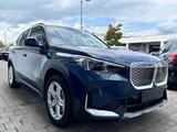 BMW iX1 xDrive30 AHK/ACC/AC-LADEN-PROF/18-Zoll/RFK - blaue BMW iX1