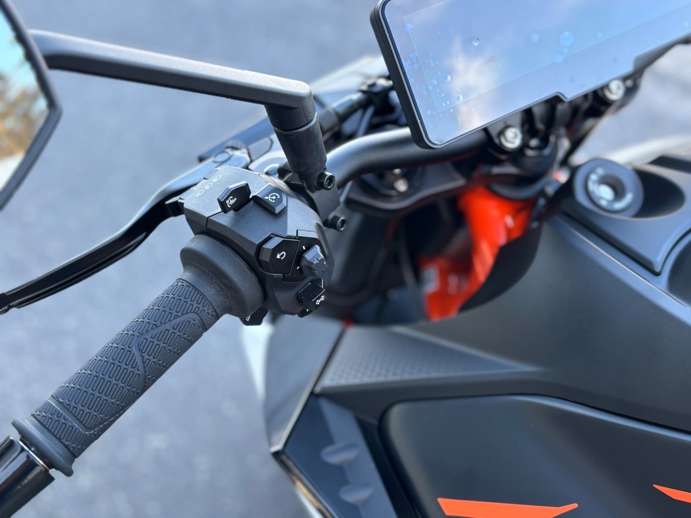 Fahrzeugabbildung KTM 990 Duke R Modell 2026