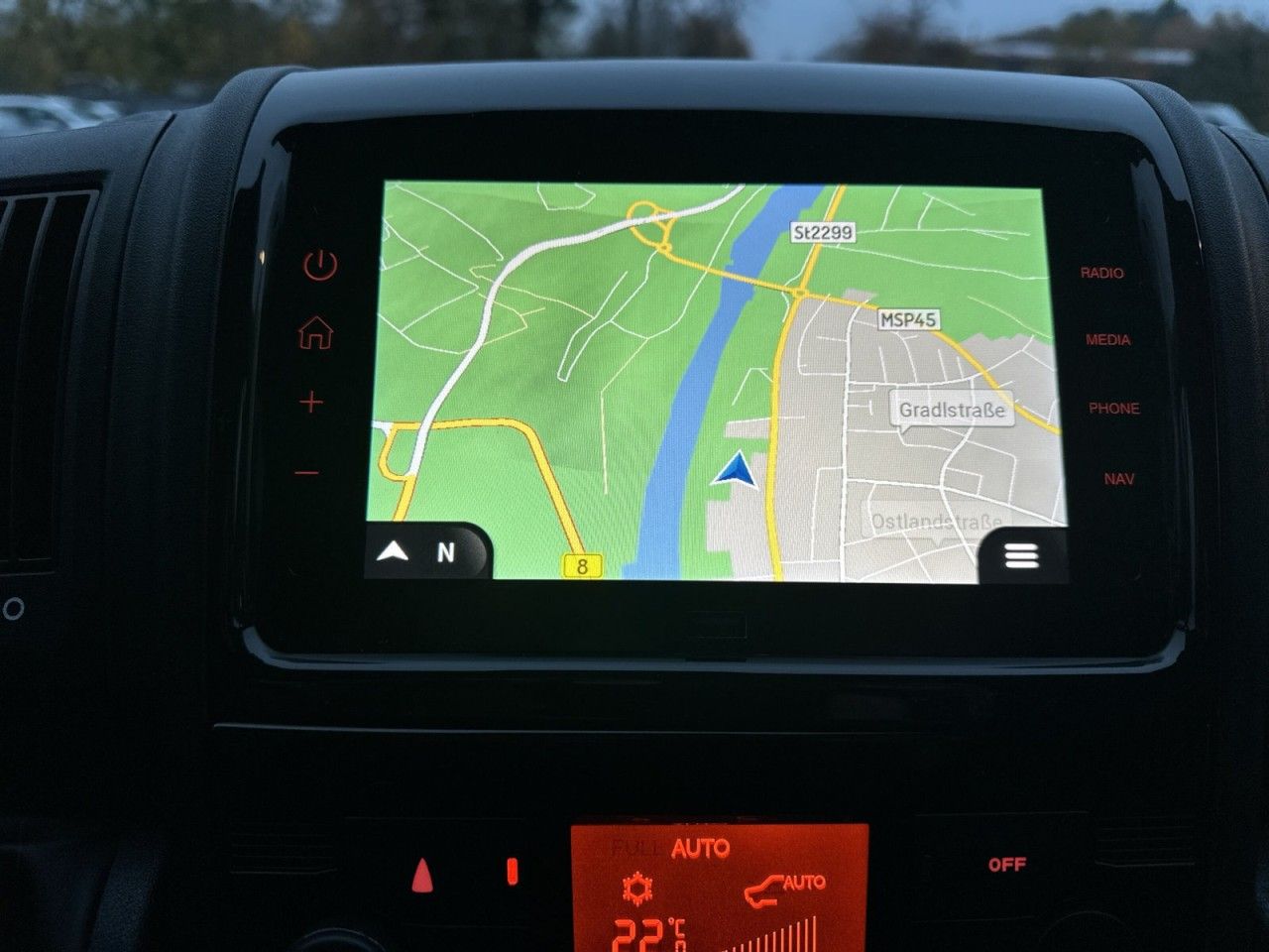 Fahrzeugabbildung Citroën Jumper 35 L3H2 BlueHDi 140