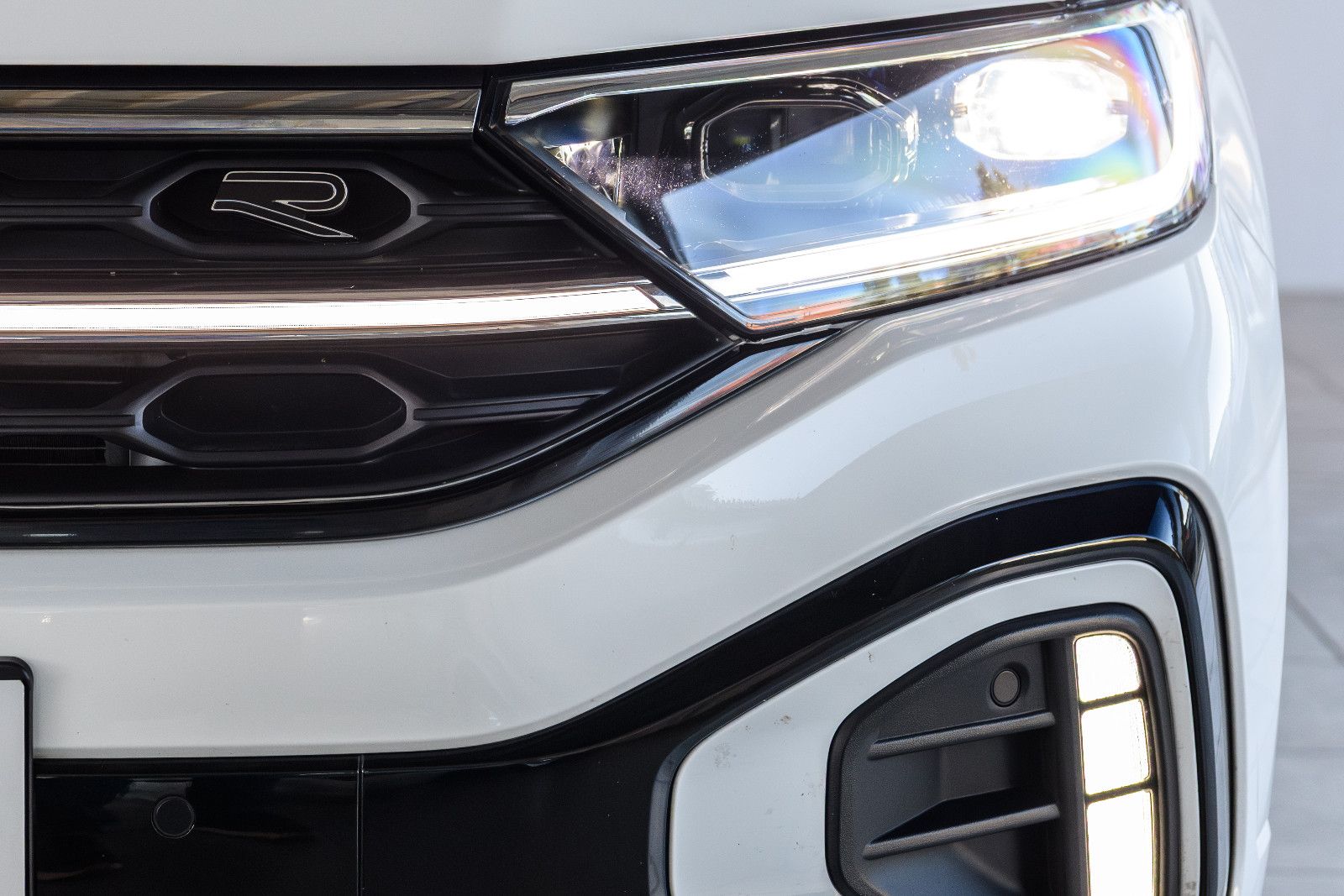Fahrzeugabbildung Volkswagen T-Roc R-Line ALLRAD+LEDER*AHK*LED*NAVI*RFK*IQ