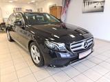 Mercedes-Benz E 200 T-Modell / LED / NAVI / GARANTIE - Mercedes-Benz E 200 mit Benzin-Antrieb: Schwarz