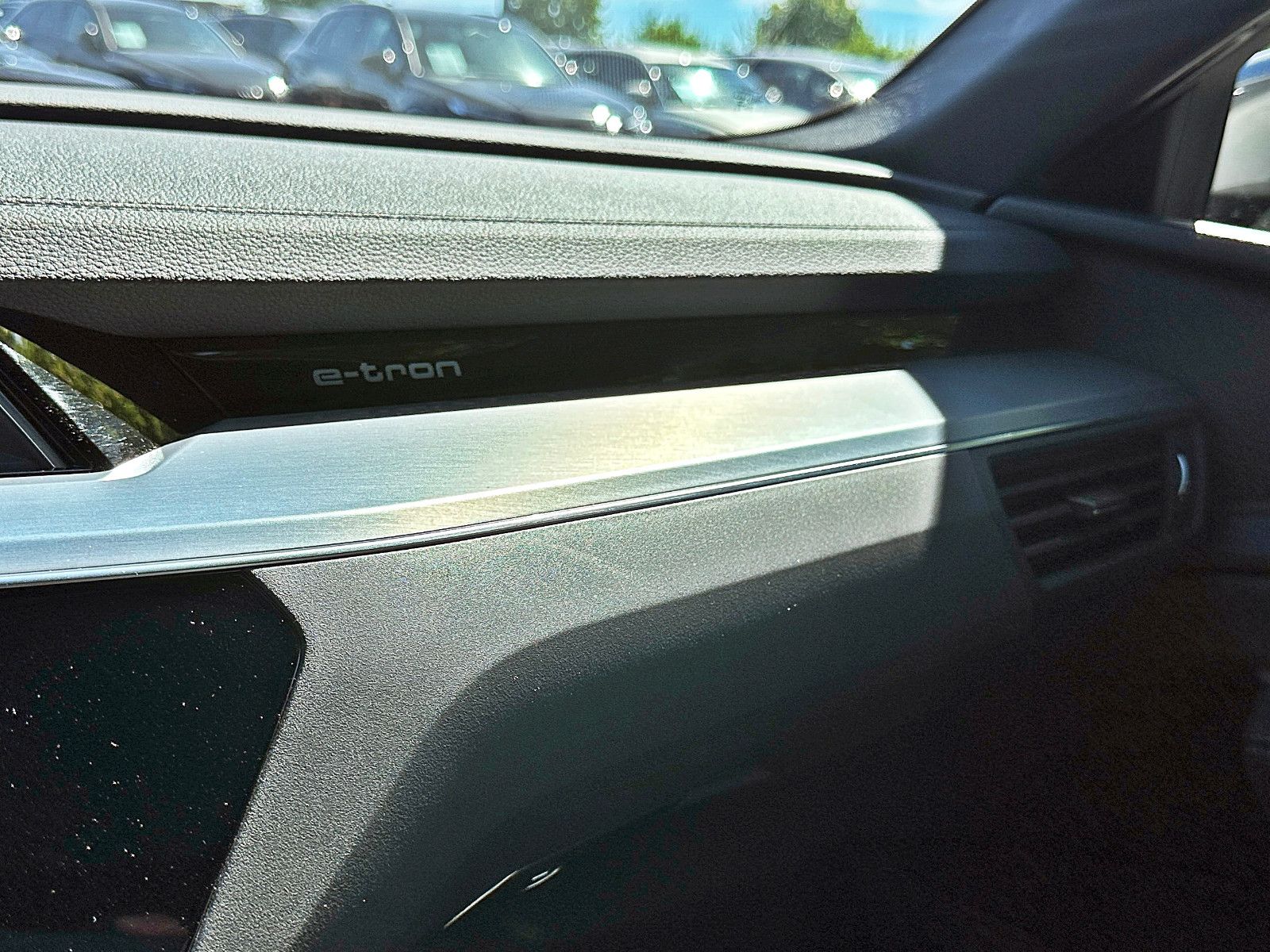 Audi Q8 e-tron - Bild 25