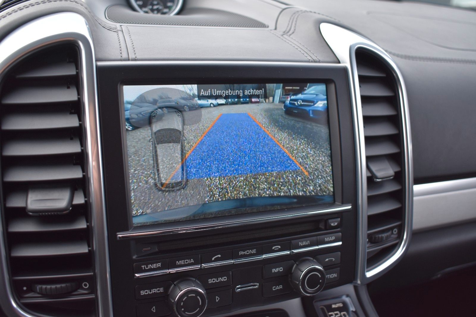 Fahrzeugabbildung Porsche Cayenne Turbo Panorama AHK Sport Chrono Keramik