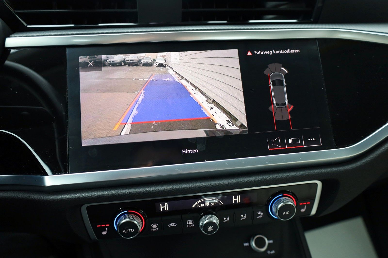 Fahrzeugabbildung Audi Q3 Sportback S line, Leder,Navi,LED,SH,Kamera