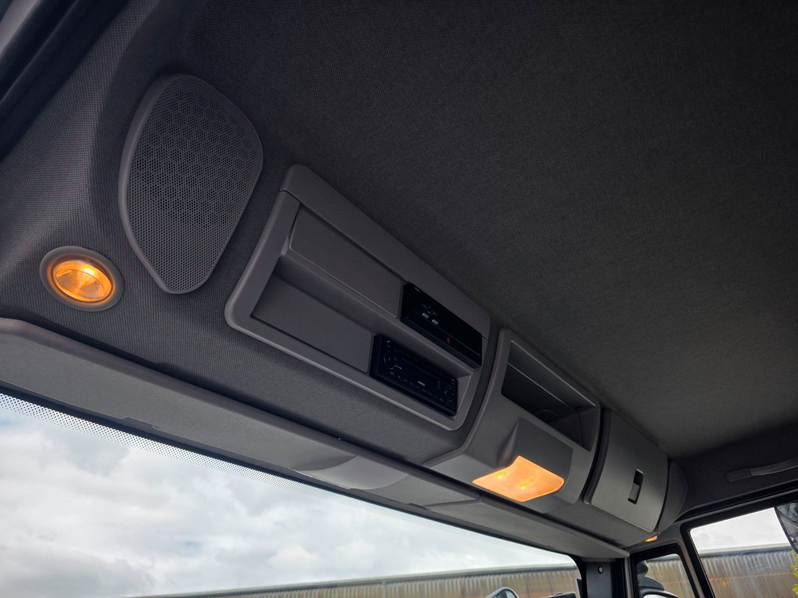 Fahrzeugabbildung Iveco Eurocargo ML120E25 LBW Palfinger 1.500kg