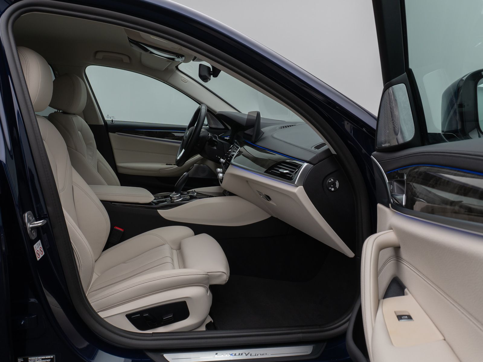 Fahrzeugabbildung BMW 520i Luxury Line Kamera HUD DAB B&W Alarm Sport