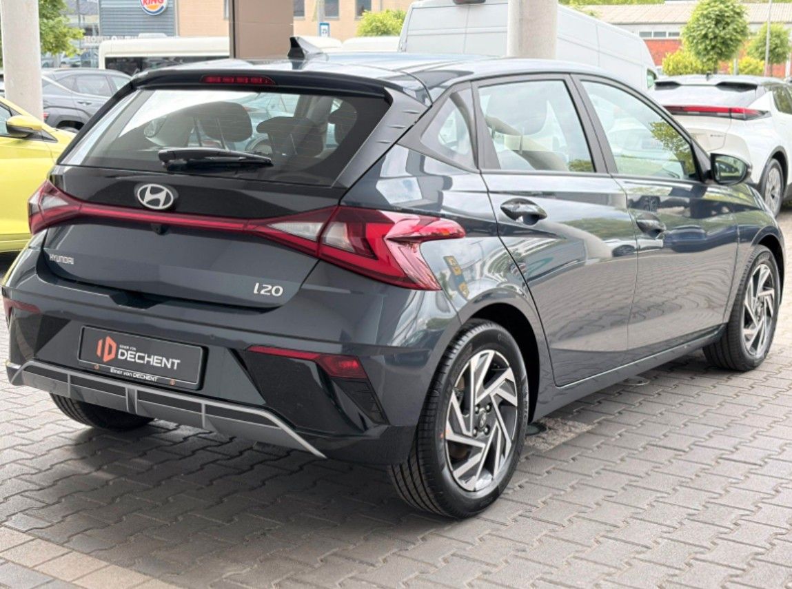 Fahrzeugabbildung Hyundai i20 Trend 90PS Automatik Navi/Kamera!