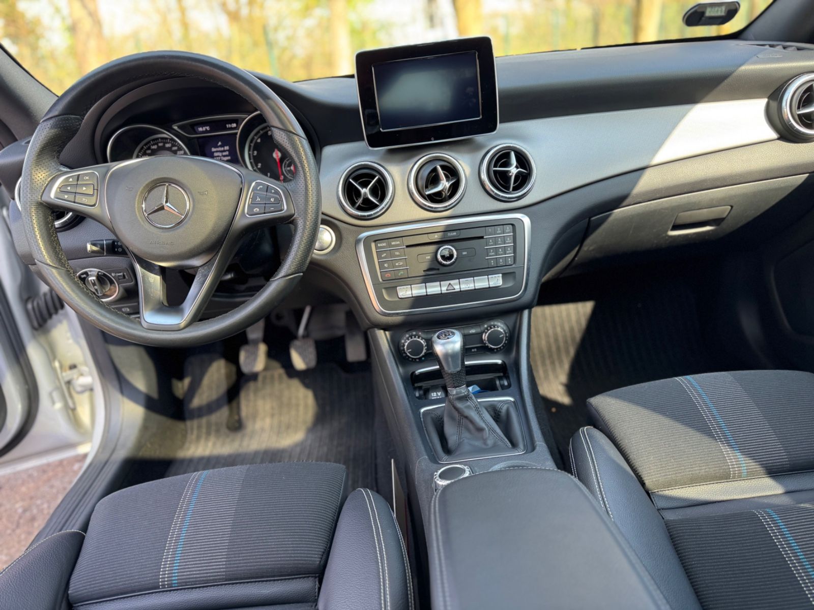 Mercedes-Benz CLA 180 Urban mit erst 43382 km !!! foto 12