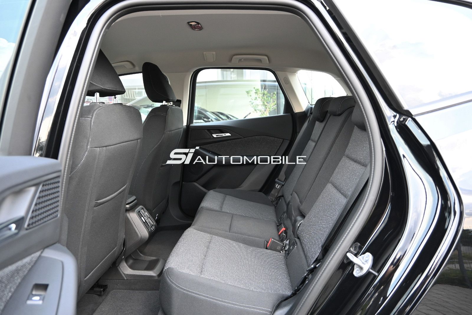 Fahrzeugabbildung BMW 230e xDr. Active Tourer °AHK°HUD°8-FACH ALU°360°