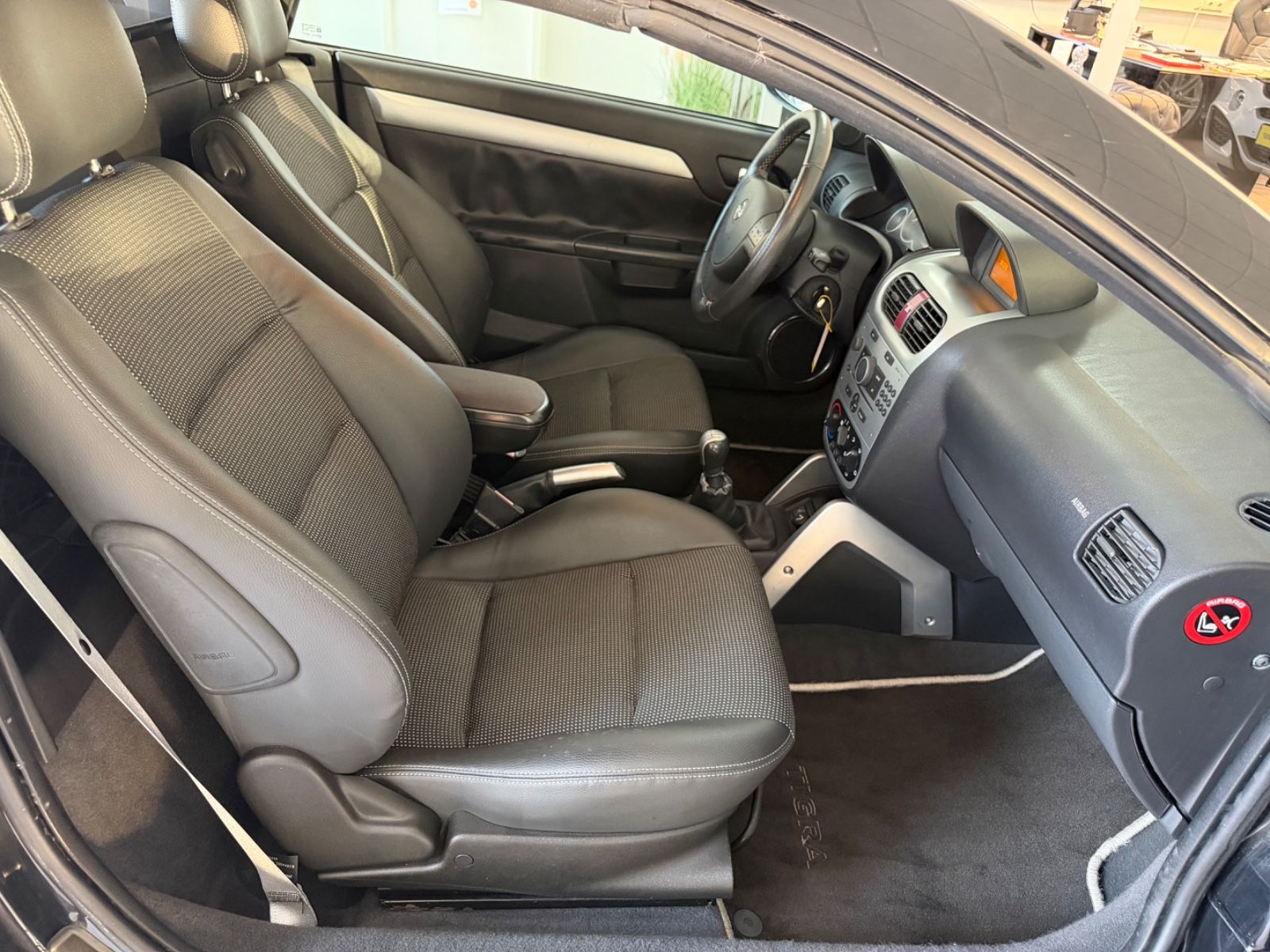 Fahrzeugabbildung Opel Tigra Twin Top Basis