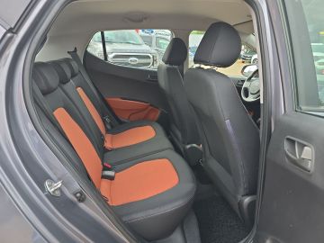 Bild 10 Hyundai i10 Intro Edition 1.2 SHZ LenkradHZG Alarm Tel.-