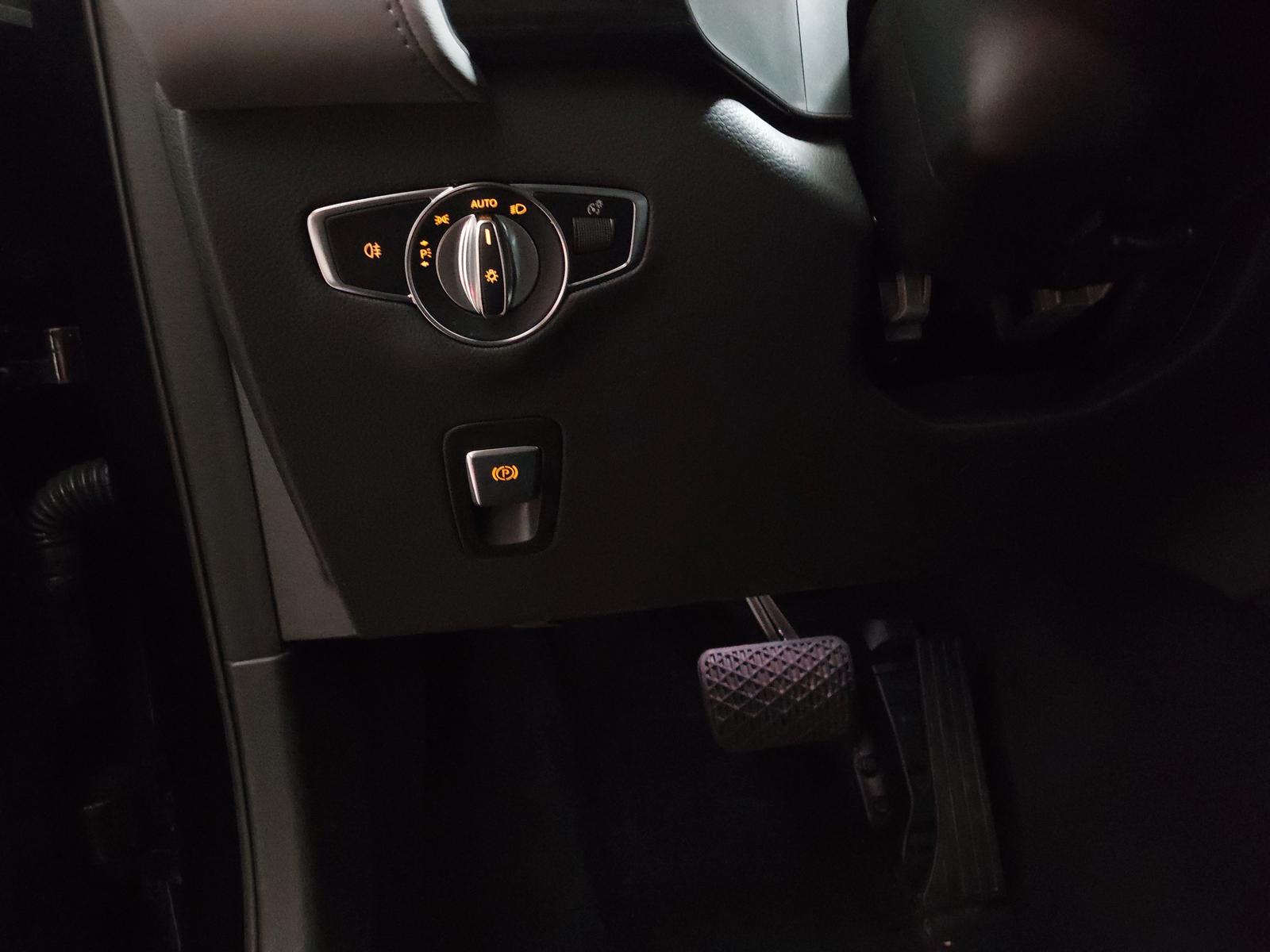Mercedes-Benz EQC 400 4M Leder Navi LED Kamera Sound