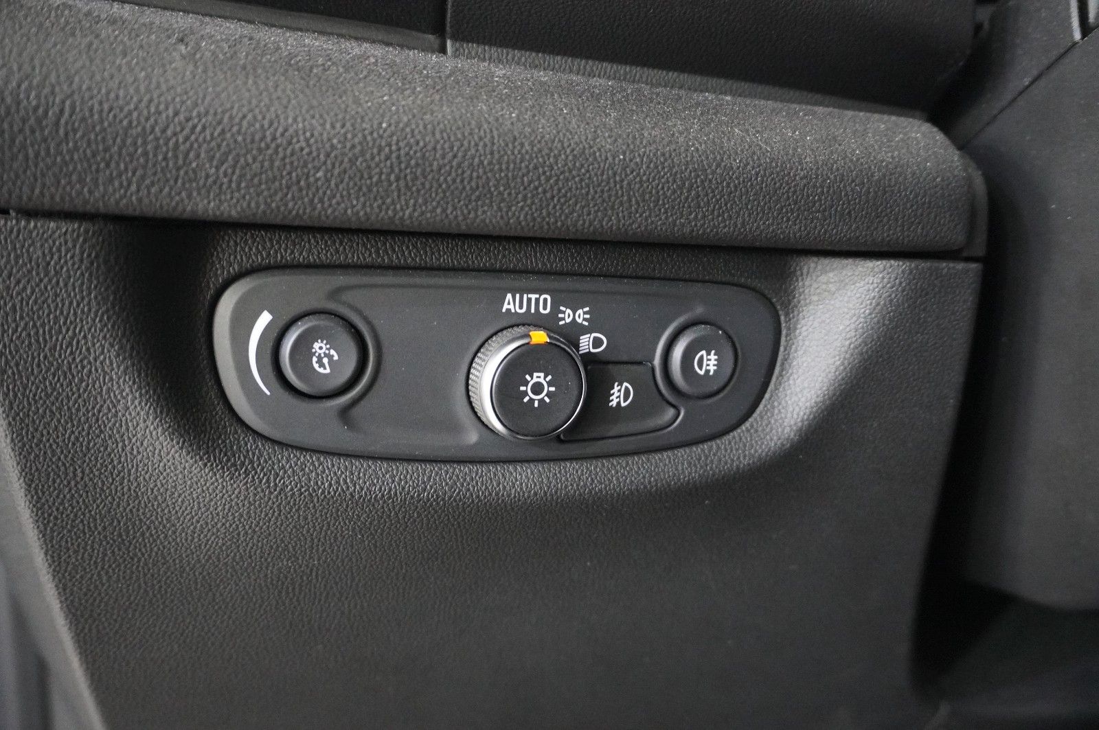 Fahrzeugabbildung Opel Insignia B ST 2.0D ELEGANCE NAVI/LED/KAMERA/AHK