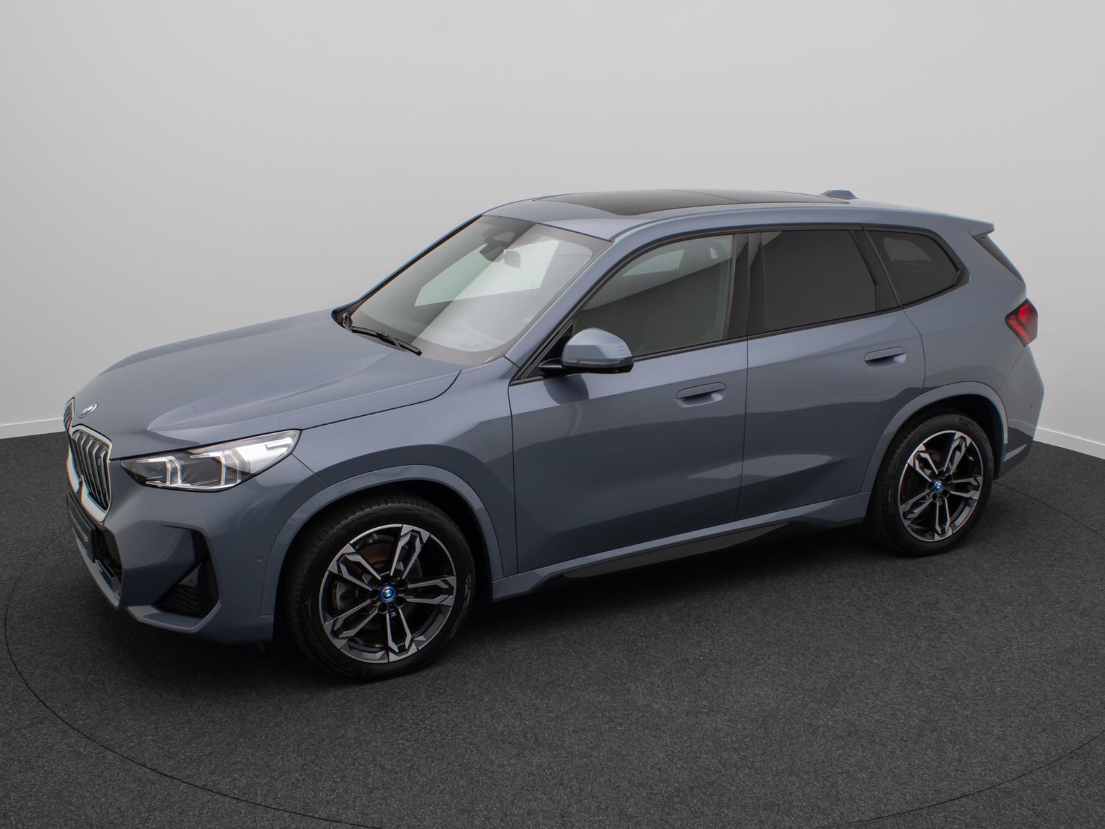 BMW iX1 xD30 MSport Panorama 360°HUD DAB Komfort 19", миниатюра 12