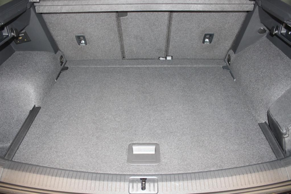 Volkswagen Tiguan R-Line 1.5 TSI 110kW 7-Gang DSG 4 Türen