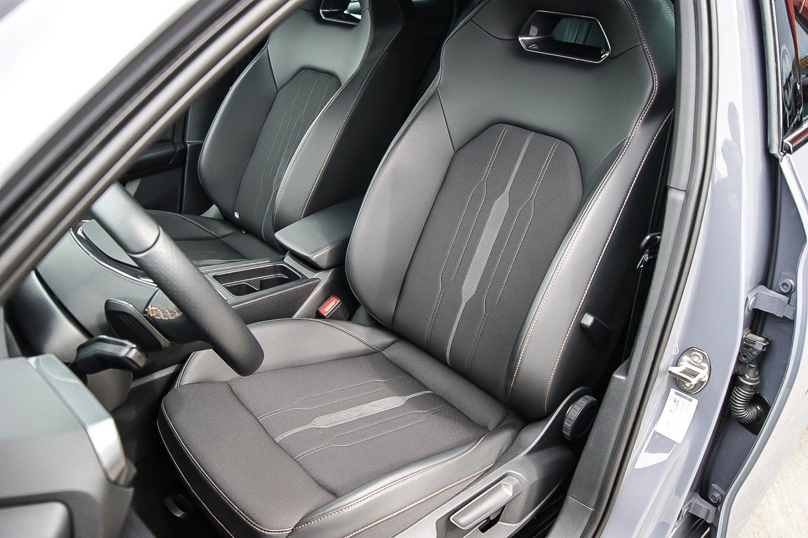 Fahrzeugabbildung CUPRA Leon Sportstourer e-HYBRID VIRTUAL ACC XL 1HAND
