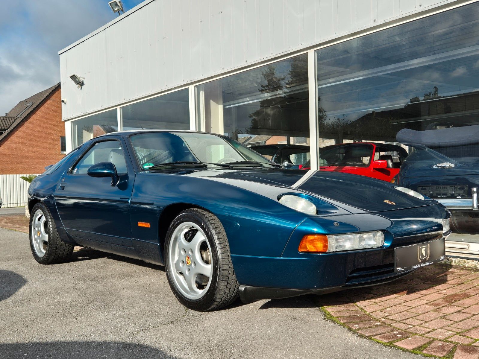 Fahrzeugabbildung Porsche 928 GTS/Deutsch/Kpl. Historie/SD/Blau mit grau