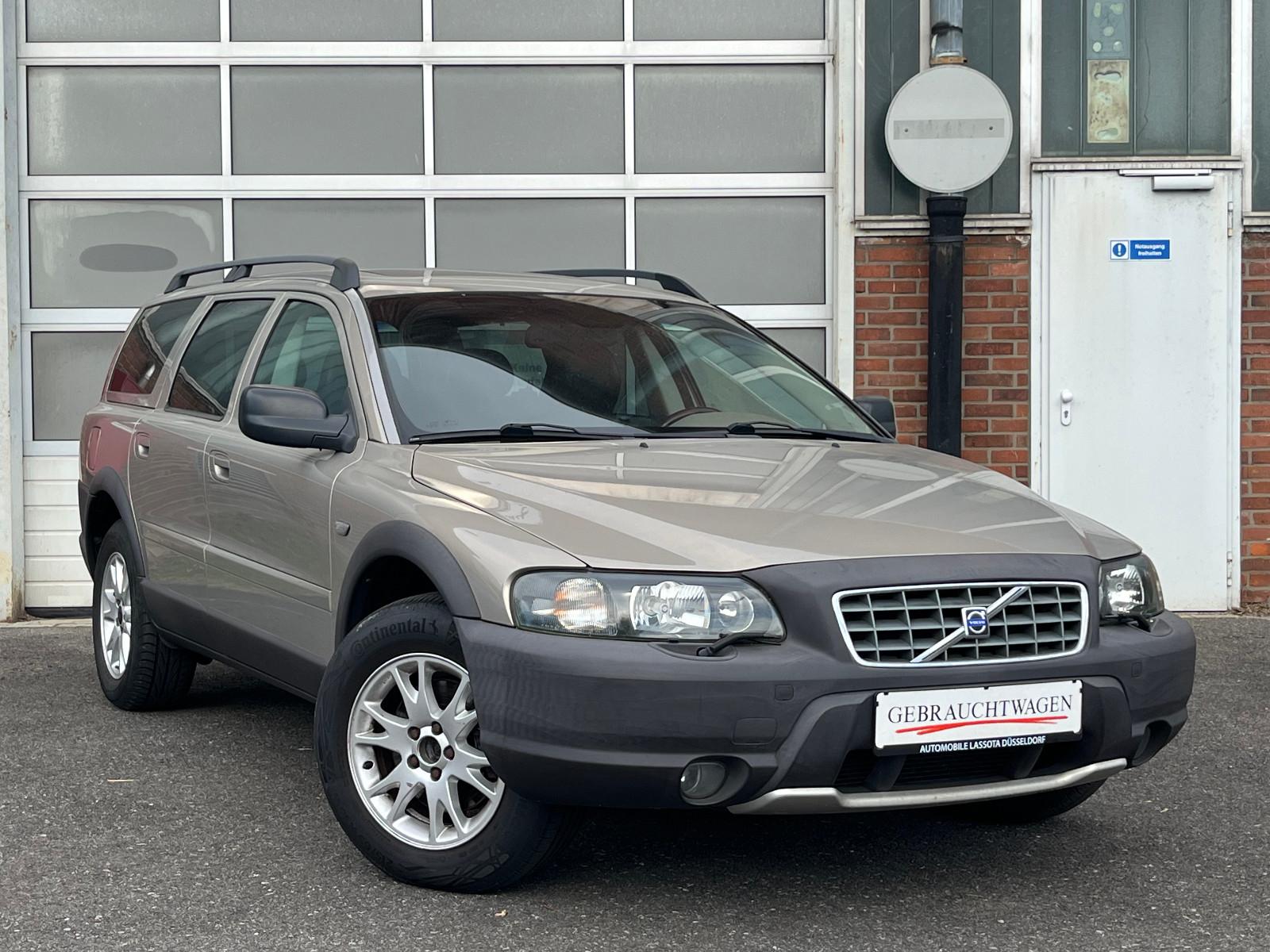 Volvo XC70 2004 — interior
