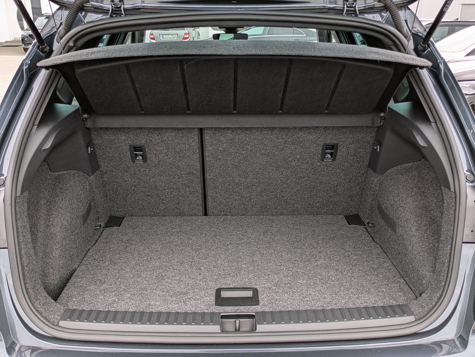 Fahrzeugabbildung SEAT Arona 1.5 TSI FR DSG AHK*ACC*LED*APP*DAB*KAMERA