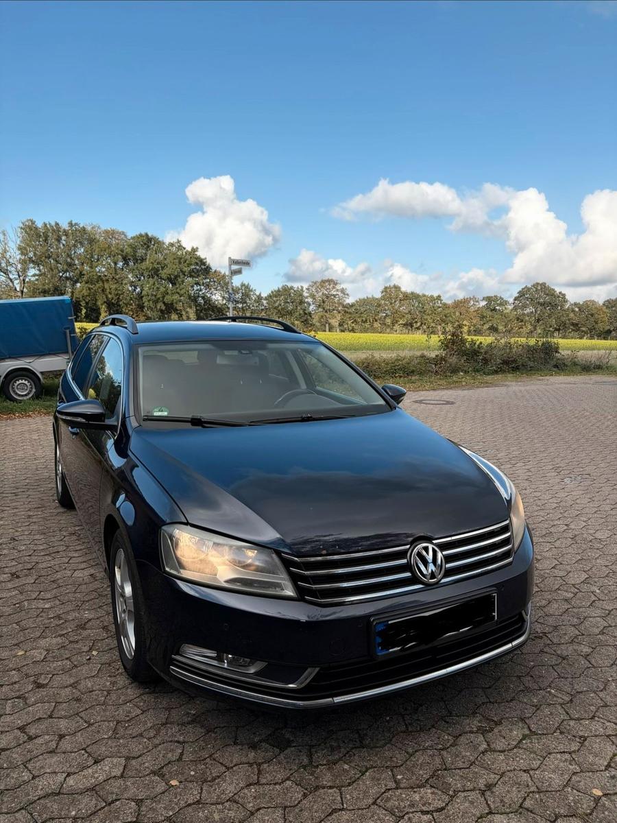 Volkswagen Passat 2011 — вигляд ззаду