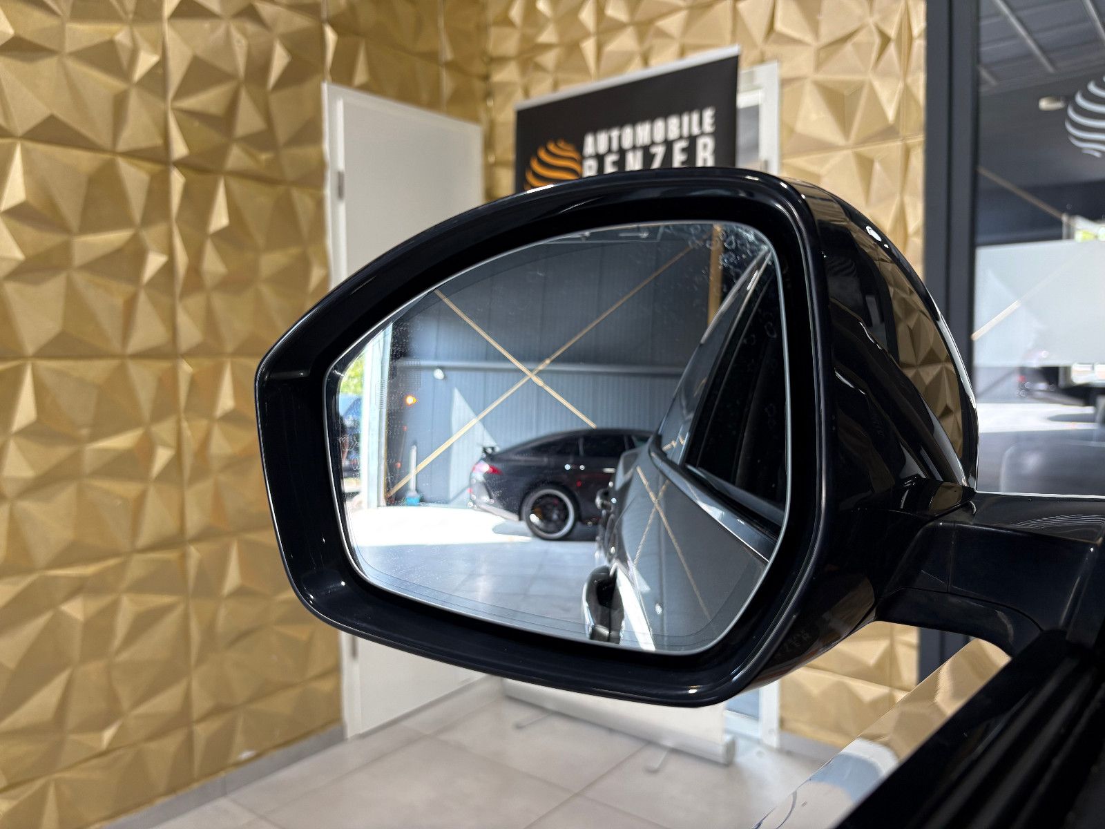 Fahrzeugabbildung Jaguar E-PACE S/NAVI/KAMERA/APPLE/ACC/SHZ/KLIMA/TOTWINK