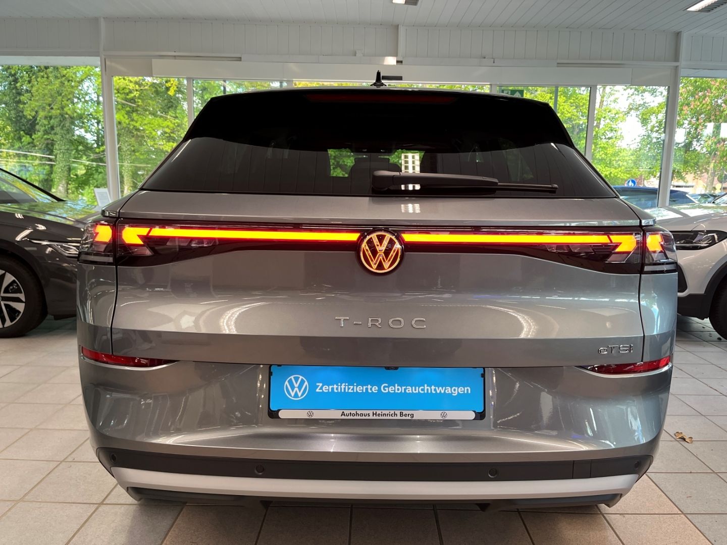 Fahrzeugabbildung Volkswagen T-Roc Style 1.5 eTSI DSG HUD AHK-el. klappb. Nav