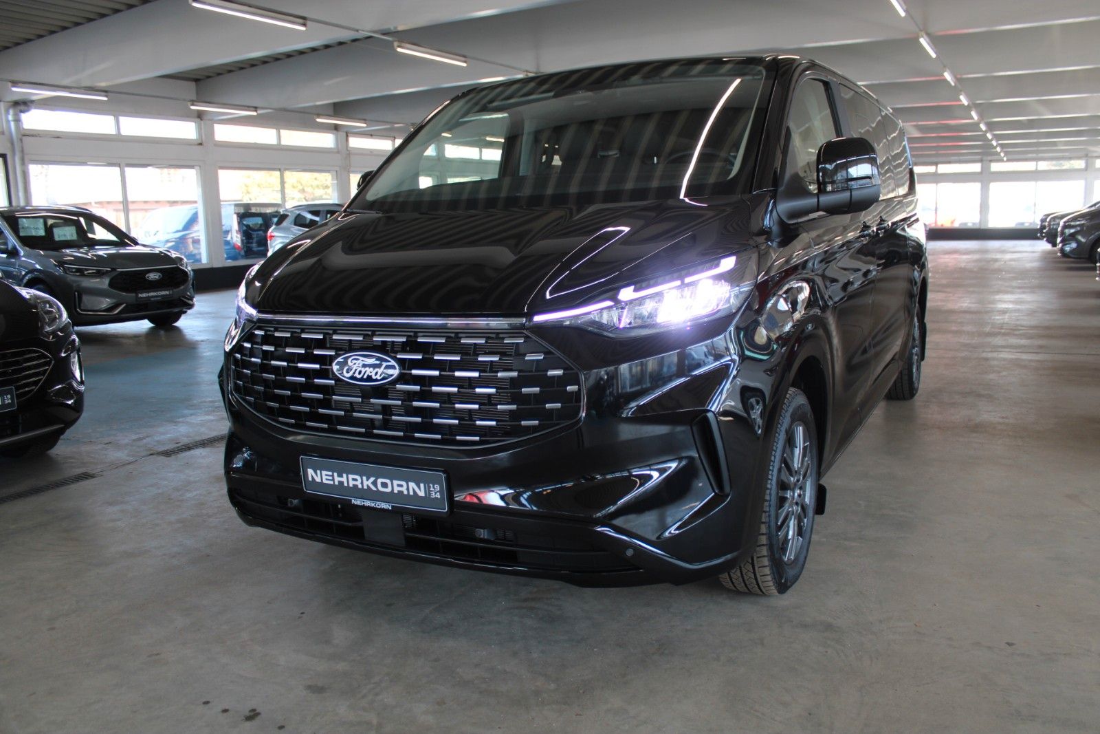 Fahrzeugabbildung Ford Tourneo Custom L2 Titanium LED AHK ACC WinterPak