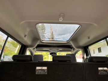 Ford Grand Tourneo - 10