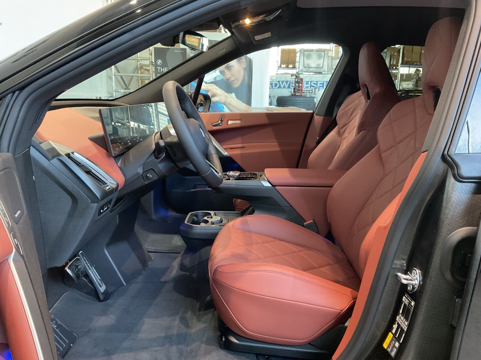 Fahrzeugeinzelansicht 11 Fahrzeugabbildung BMW iX xDrive60 AHK, Sitzbelüftung, Panorama Glasdac