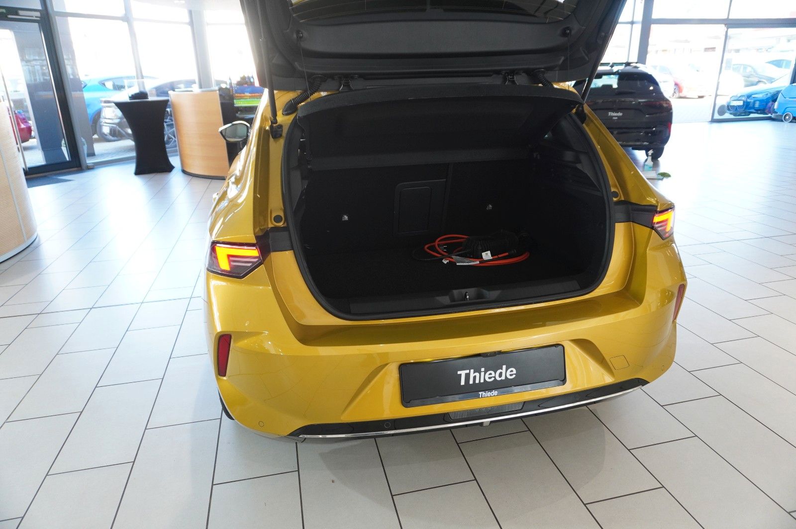 Fahrzeugabbildung Opel Astra L Lim. 1.6 HYBRID ELEGANCE NAVI/LED/SH/AHK