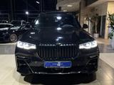 BMW X7 AHK M Sport Pano Laser 7-Sitzer HUD 22LM - schwarze BMW X7