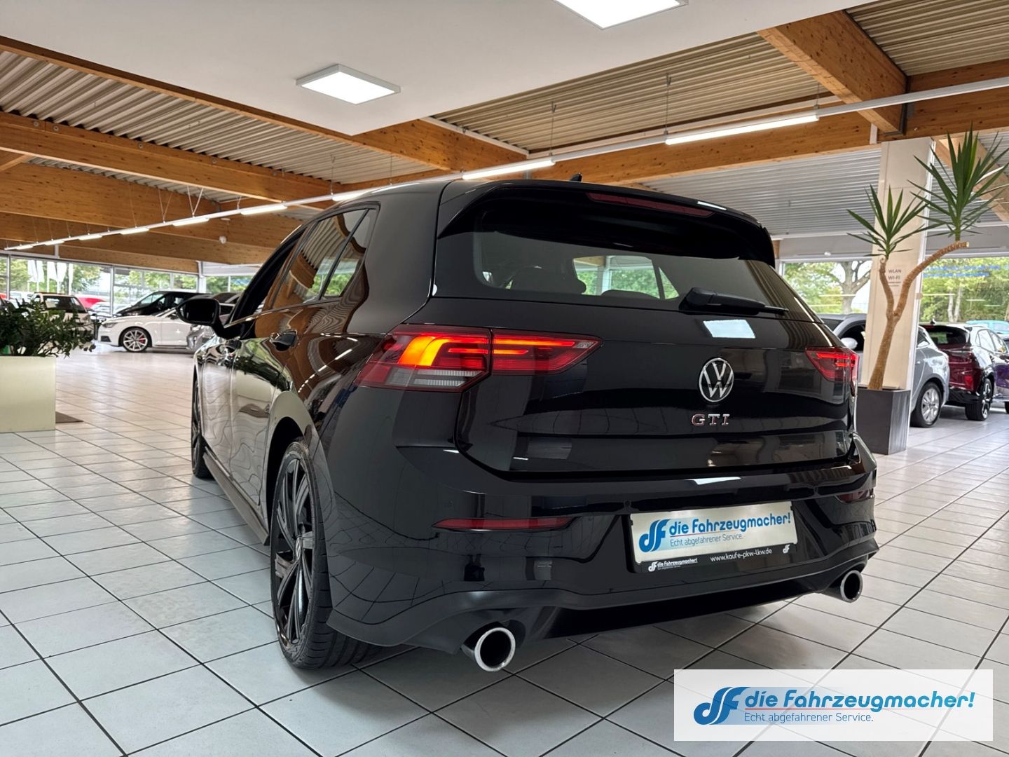 Fahrzeugabbildung Volkswagen Golf VIII GTI 2.0 TSI Navi Digitales Cockpit LED
