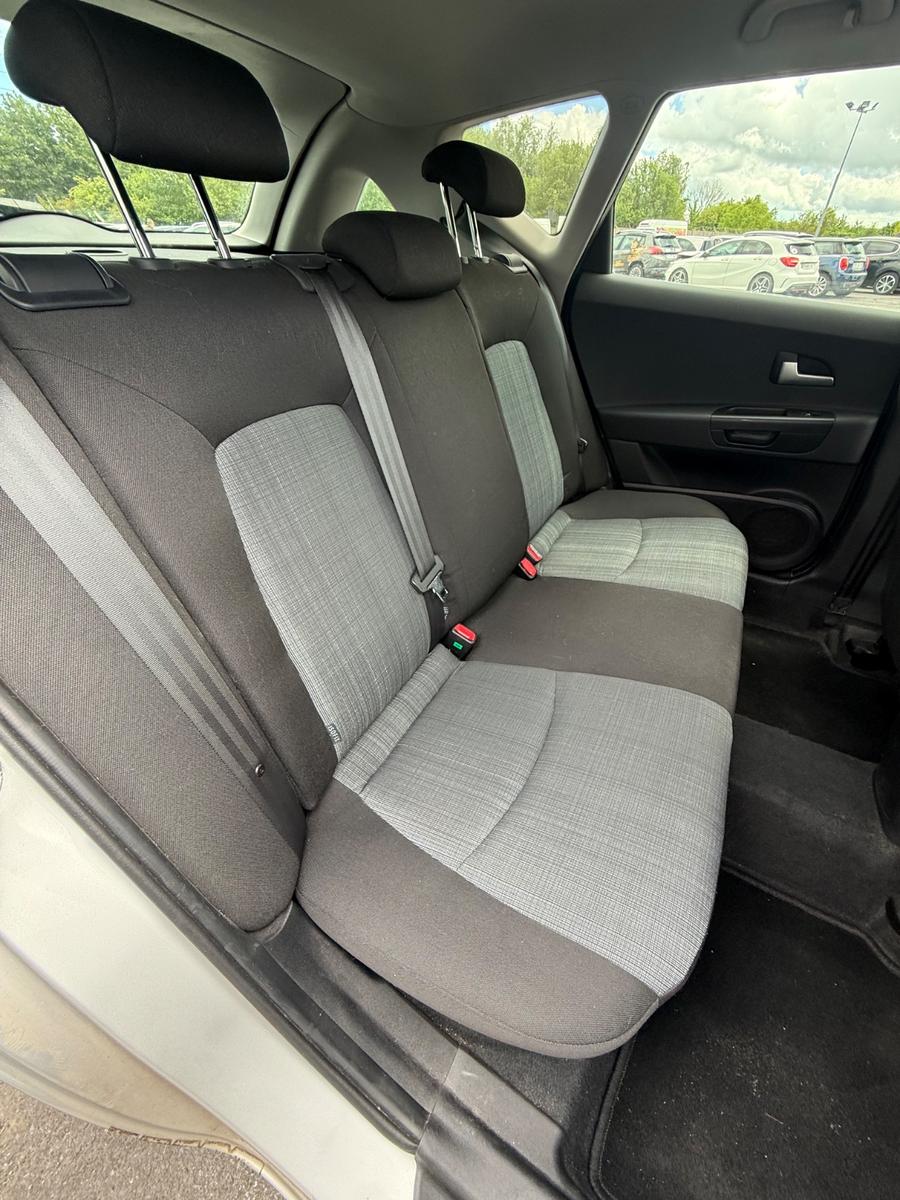 Kia cee'd 2012 — photo 8