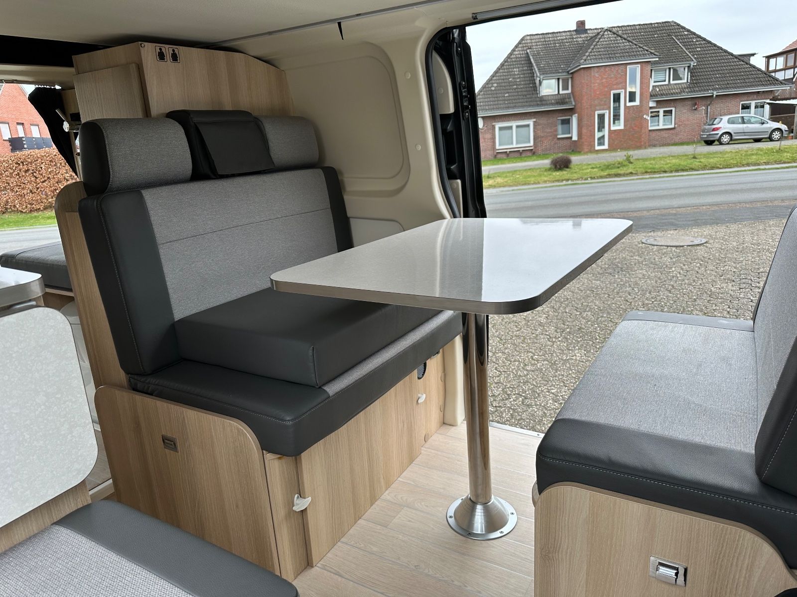 Fahrzeugabbildung Ford Transit Dreamer CapLand 2.0 TDCi AHK/Xenon/Navi