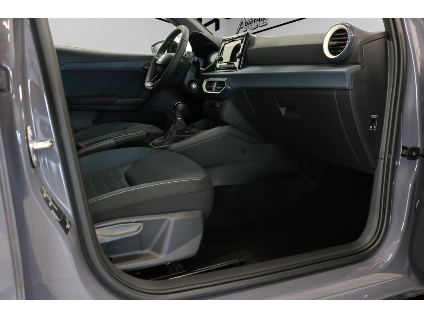 Fahrzeugabbildung SEAT Arona 1.0 TSI 70 kW Style LED ACC Mehrzonenklima