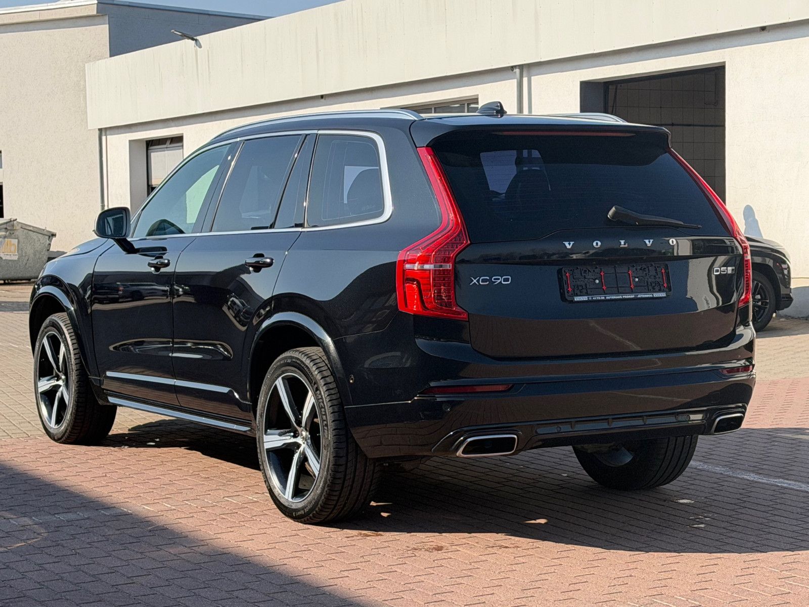 Fahrzeugabbildung Volvo XC90 D5 R Design AWD*LUFT*PANO*STHZ*7Si*MIETKAUF