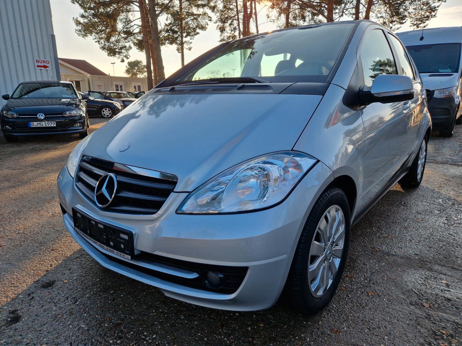 Mercedes-Benz A 160i AUTOMATiK KLiMA NAVi SiTZHZG.68TKM