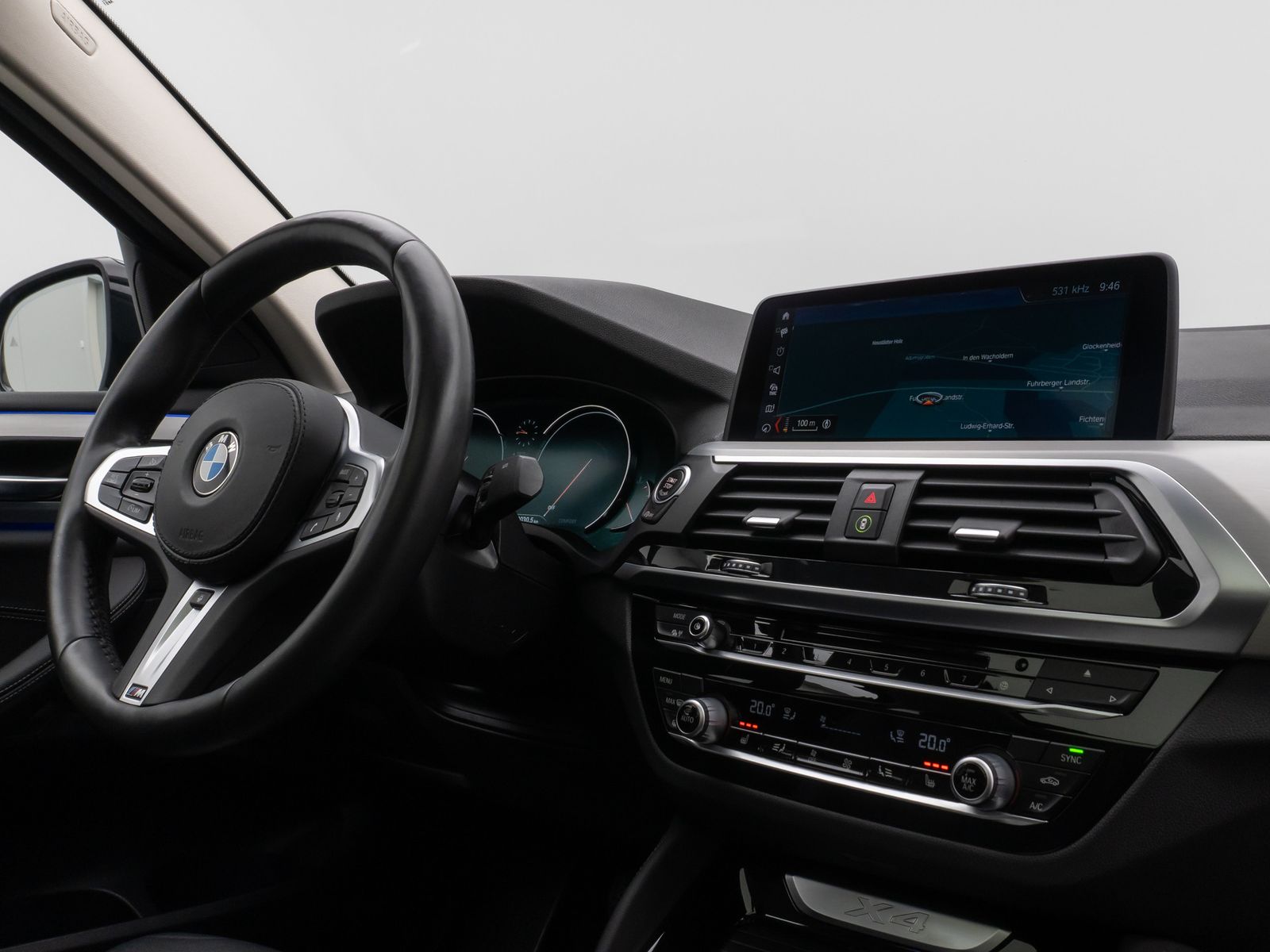 Fahrzeugabbildung BMW X4 xD30i xLine Panorama Kamera HUD HiFi DisplKey