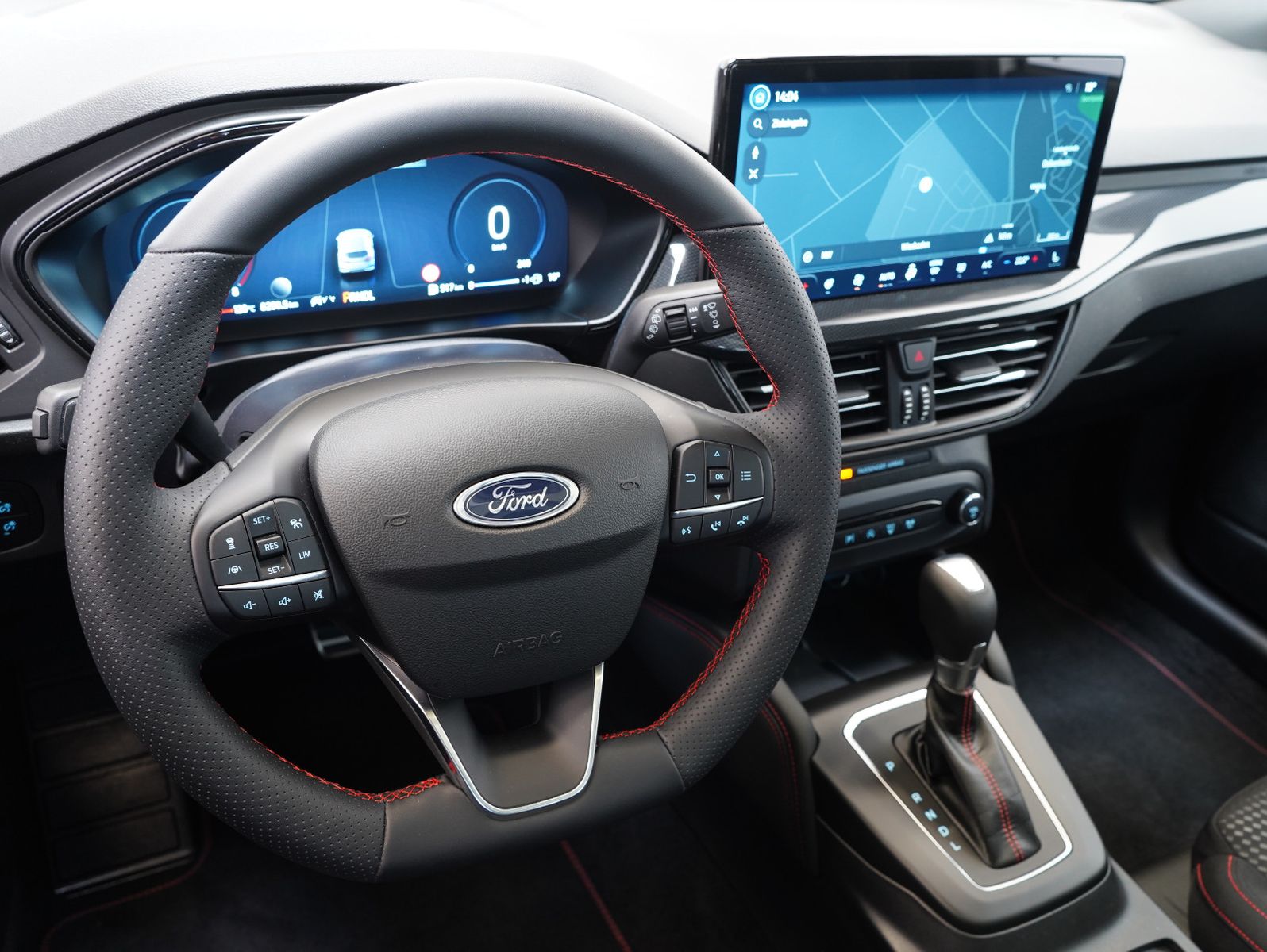 Fahrzeugabbildung Ford Focus Turnier ST-Line X 1.0 EcoBoost PANO