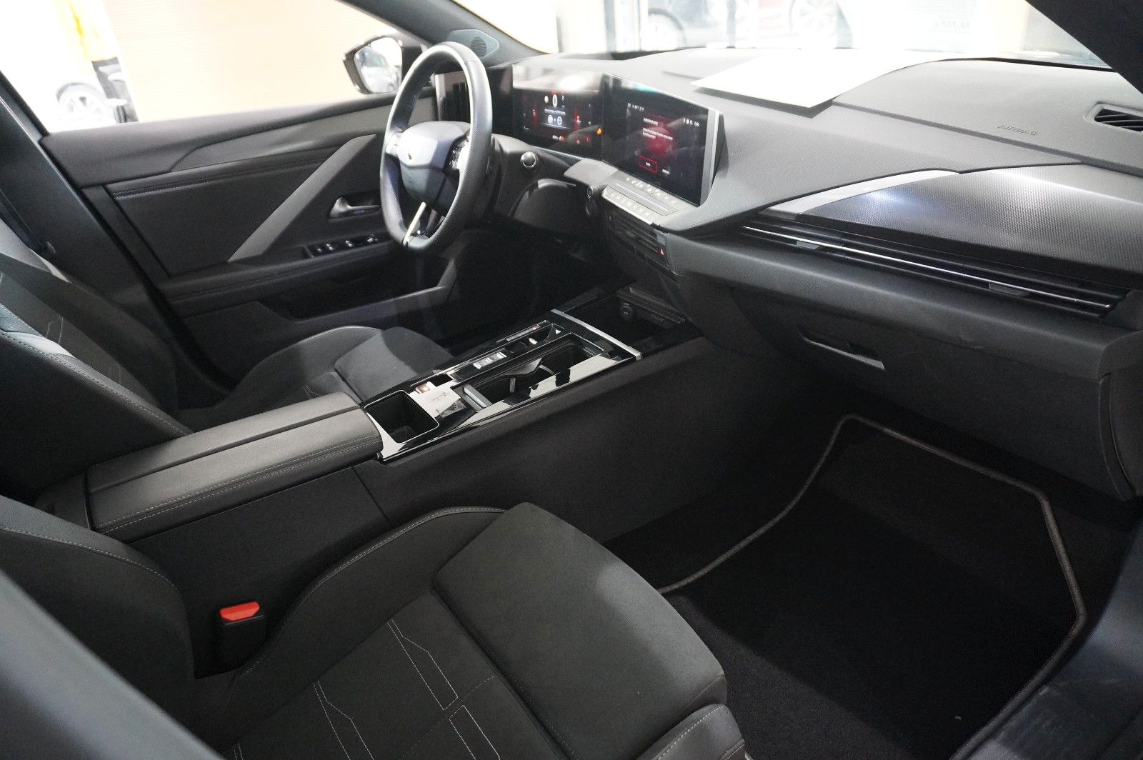 Fahrzeugabbildung Opel Astra L ST 1.2T GS SPORT NAVI/LED/360°/PANO./HUD