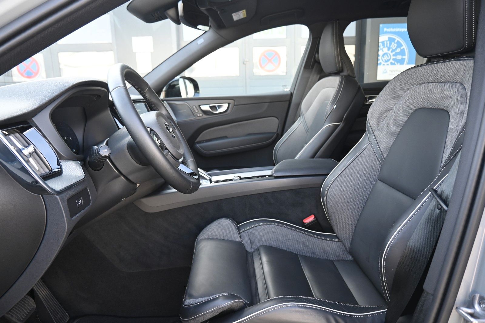 Fahrzeugabbildung Volvo XC60 B5 AWD Plus Dark*LED*H&K*CAM*BLIS*Google