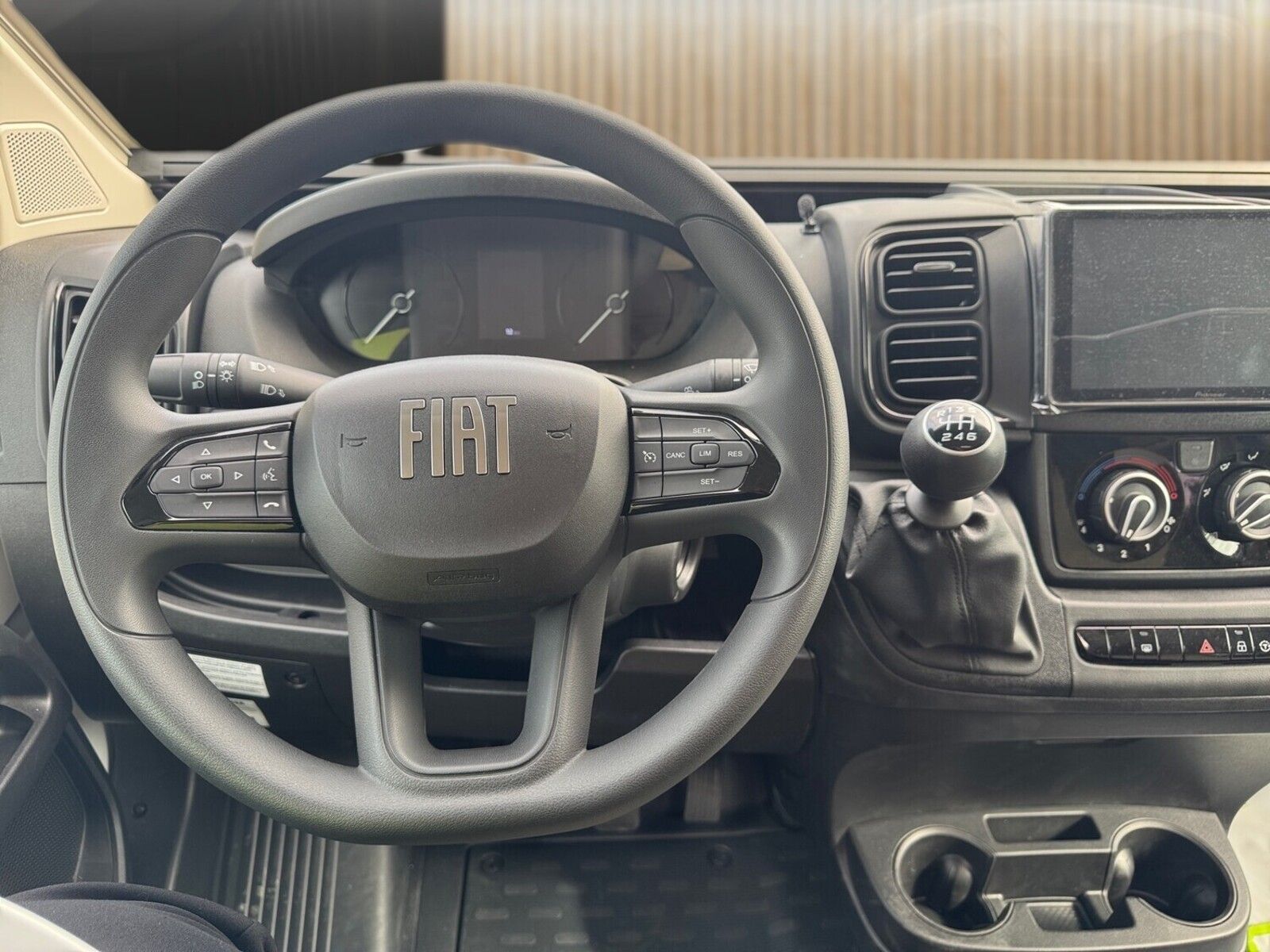 Fahrzeugabbildung Forster Livin Up FV599EBL Solar,Markise,RK