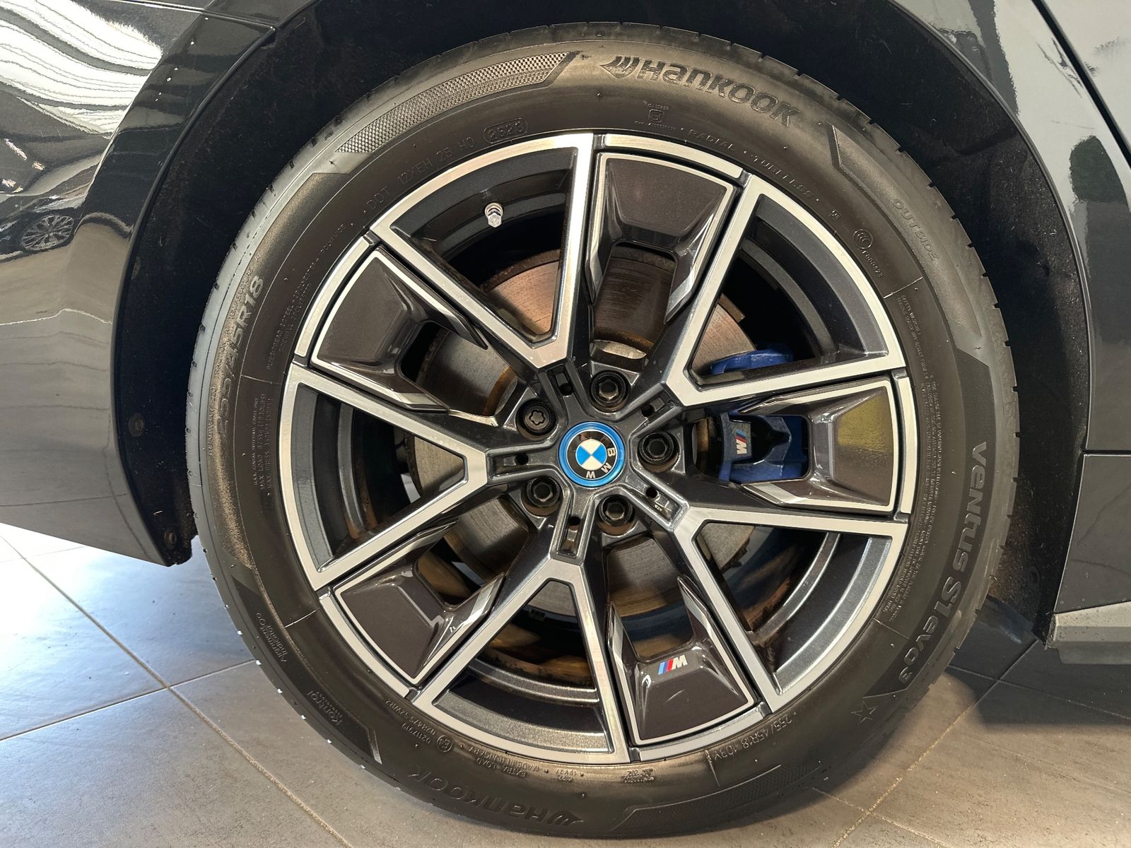 Fahrzeugabbildung BMW i4 eDrive40 Gran Coupe M-Sport NAV+LED+KAM+ACC