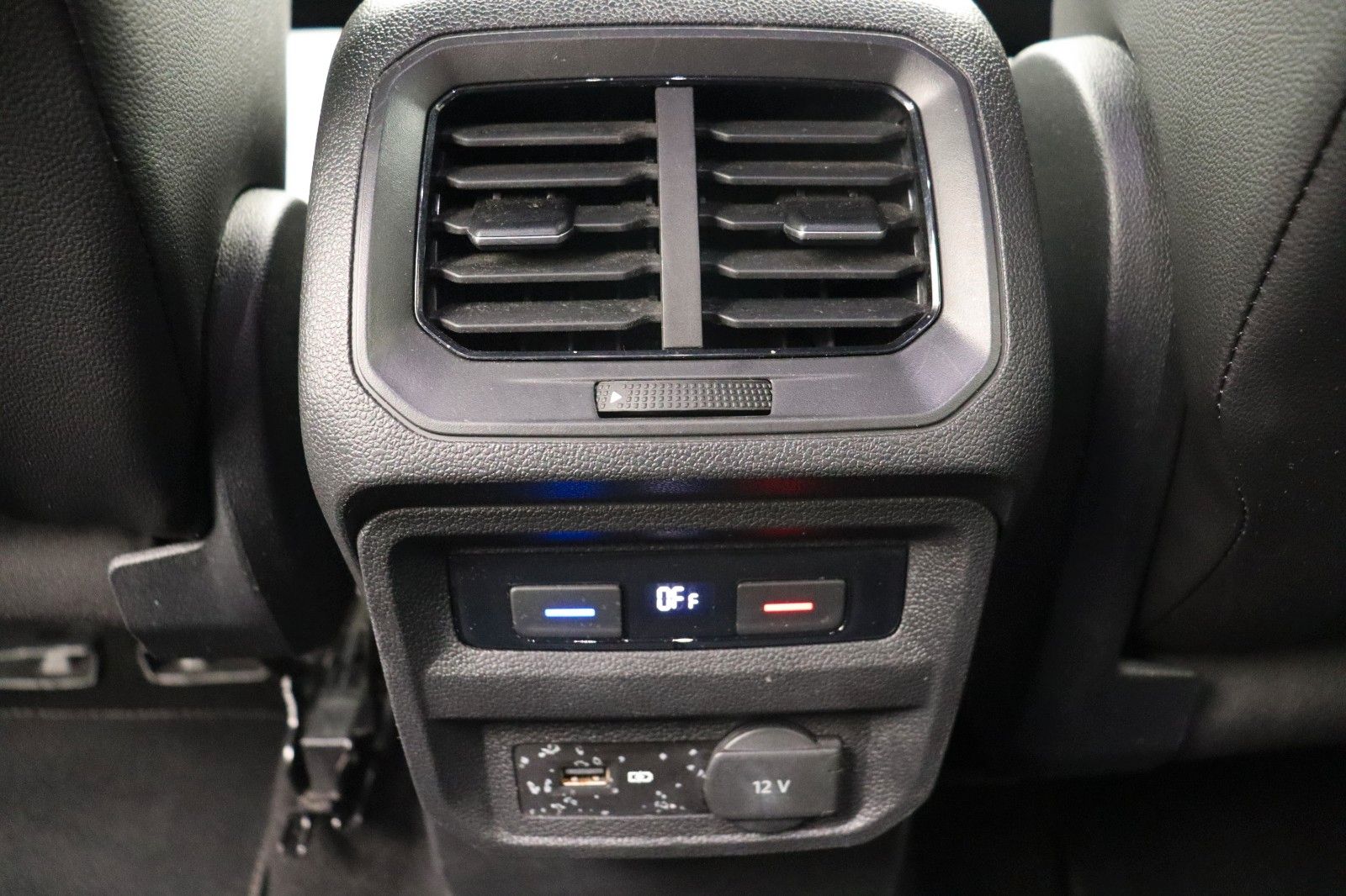 Fahrzeugabbildung Volkswagen Tiguan Highline 4M R-Line Black Style Head-upLED