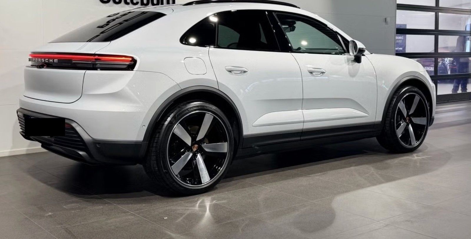 Porsche Macan Electric 4 imagem 3