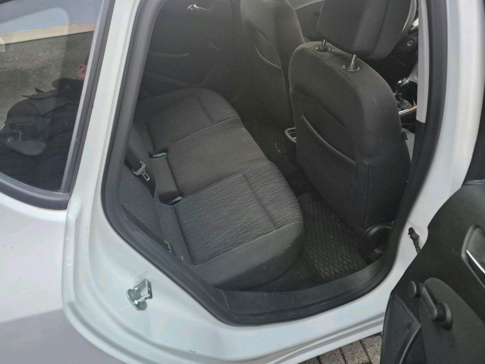 Opel Astra 2013 — photo 8